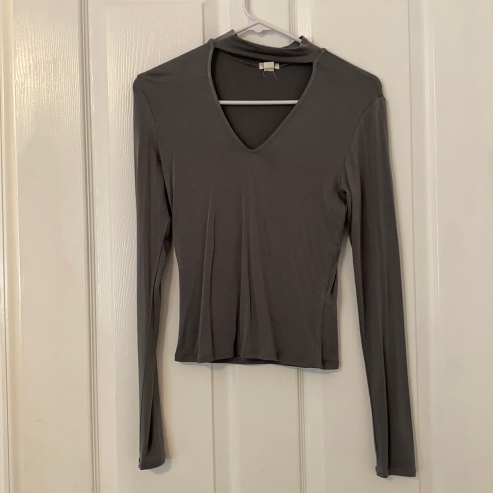 Choker cut v neck